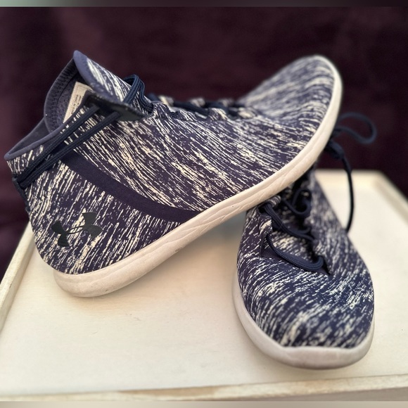 Under Armour Women’s 9.5 navy high top sneakers - Picture 3 of 7